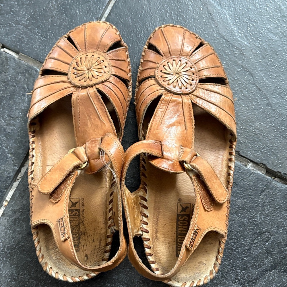 Pikolinos sandals